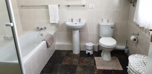 Hotel Lake Naverone Holiday Cottages