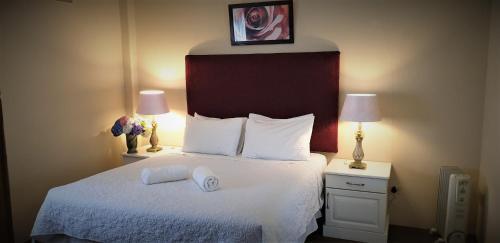 Hotel Lake Naverone Holiday Cottages