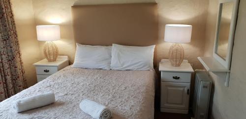Hotel Lake Naverone Holiday Cottages