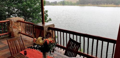 Hotel Lake Naverone Holiday Cottages