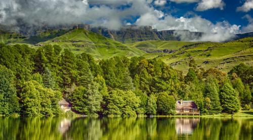 Hotel Lake Naverone Holiday Cottages