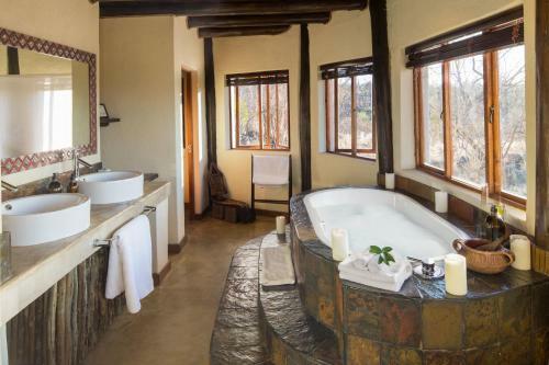 Royal Madikwe Luxury Safari Lodge