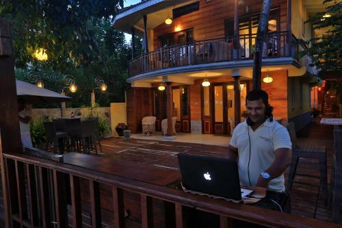 Hotel Thaprobane Beach House