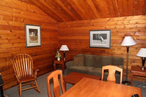 Hotel Lac Le Jeune Resort & Nature Centre