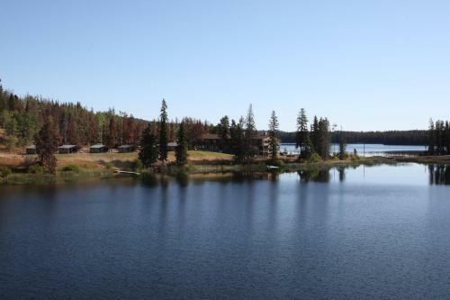 Hotel Lac Le Jeune Resort & Nature Centre
