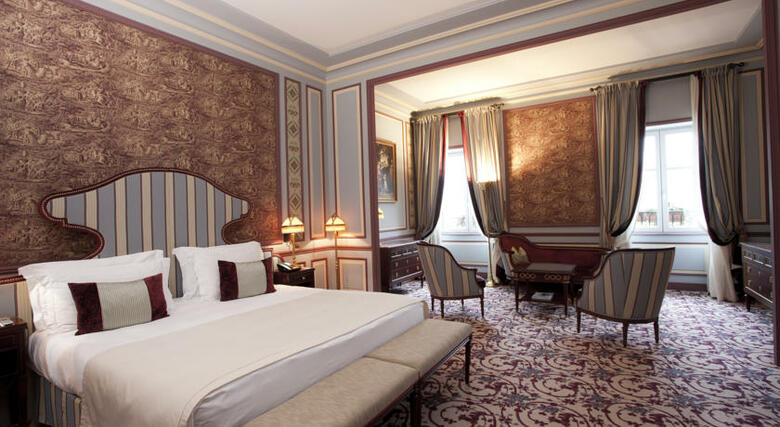 Grand Hotel De Bordeaux & Spa