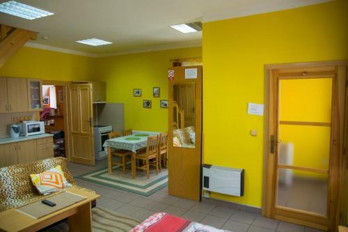 Hostal Penzion H-market