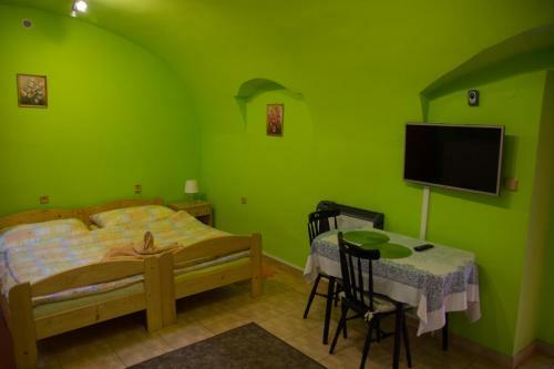 Hostal Penzion H-market