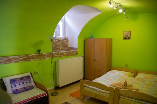 Hostal Penzion H-market