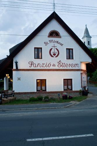 Hostal St.michael Panzi� Lovaspark