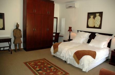 Hostal Kronenhoff Guesthouse