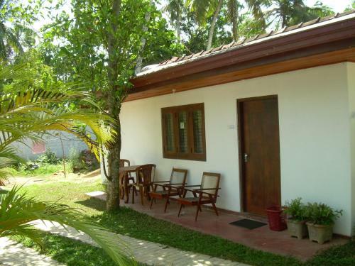 Hostal Bandhusena House & Apartment