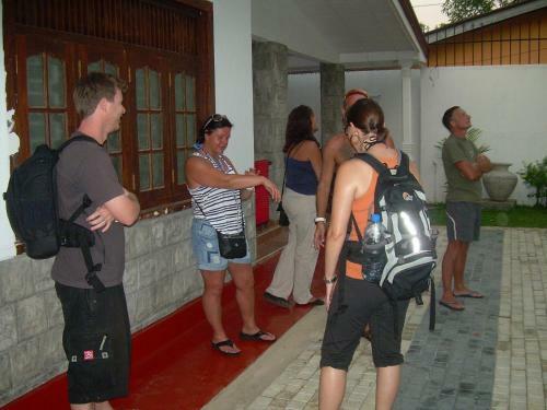 Hostal Bandhusena House & Apartment