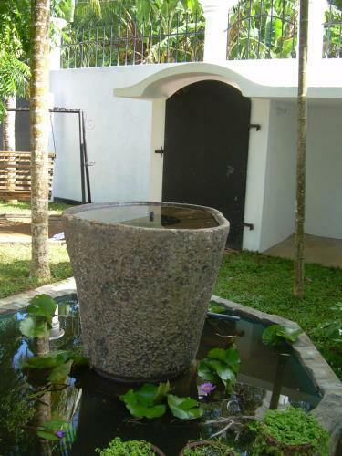 Hostal Bandhusena House & Apartment
