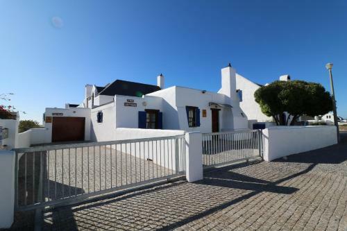 Hostal Baywatch Guest House