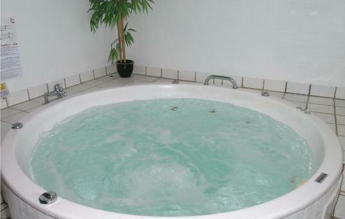 Hostal Holiday Home Torndrup Strand Hals