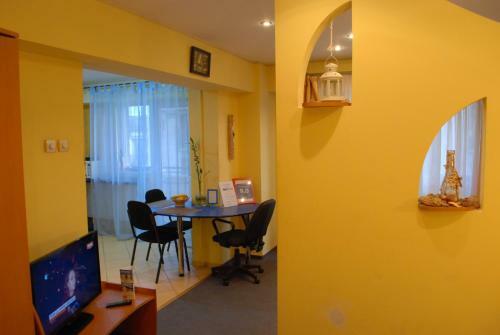Sunny Old Town Apartments