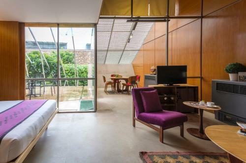 Mana Hotels