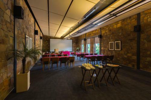 Mana Hotels