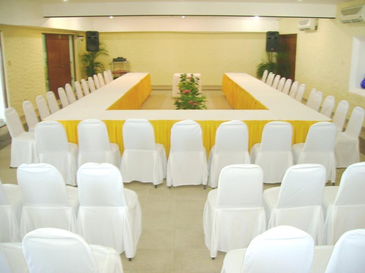 Hotel Las Torres Gemelas Suites&beach Resort