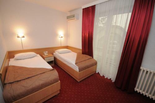 Golden Card Motel