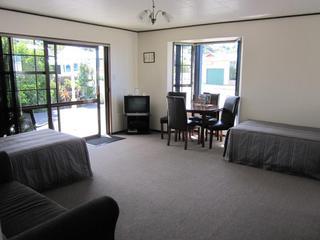 Aaa Thames Court Motel