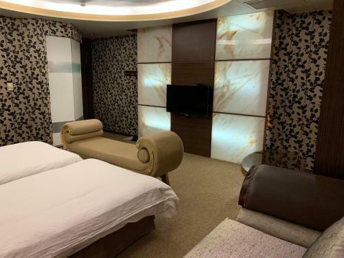 Crystal Business Motel