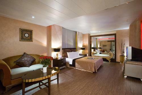 Crystal Business Motel