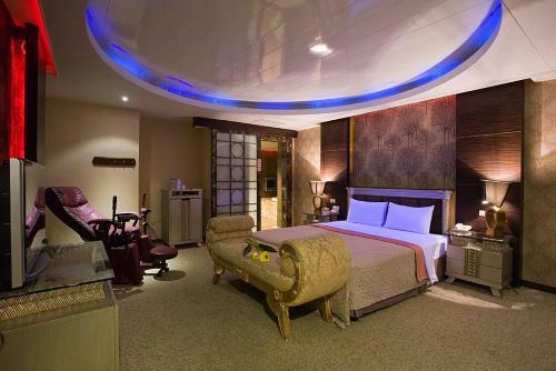 Crystal Business Motel
