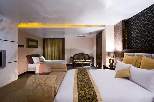 Crystal Business Motel