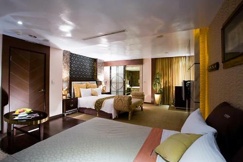 Crystal Business Motel