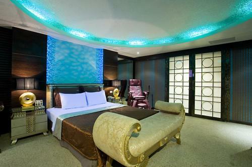 Crystal Business Motel