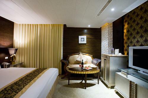 Crystal Business Motel