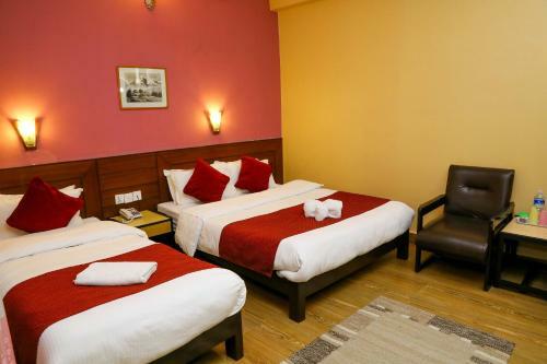 Hotel Silver Oaks Inn