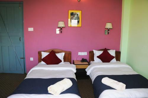 Hotel Silver Oaks Inn