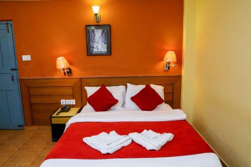 Hotel Silver Oaks Inn