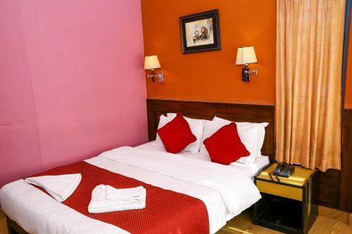 Hotel Silver Oaks Inn