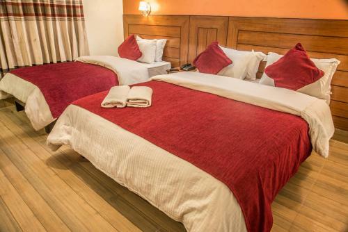Hotel Silver Oaks Inn