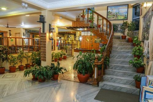 Hotel Silver Oaks Inn