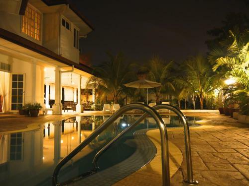 Rumah Putih Bed & Breakfast Near Klia & Klia 2
