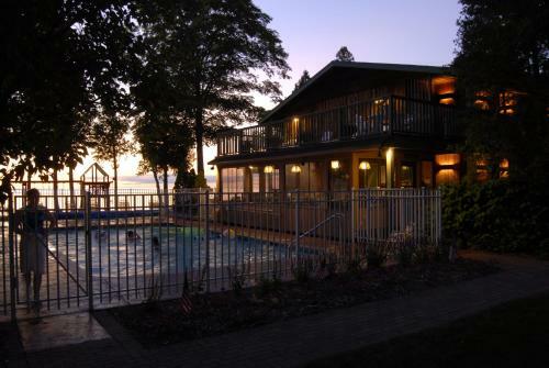 Hotel The Shallows Resort