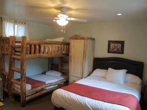 Hotel Convict Lake Resort