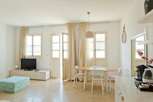 The Clock - Tel Aviv-jaffa Luxury Apartments