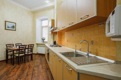Gsm Apartment At Kiev Train Station