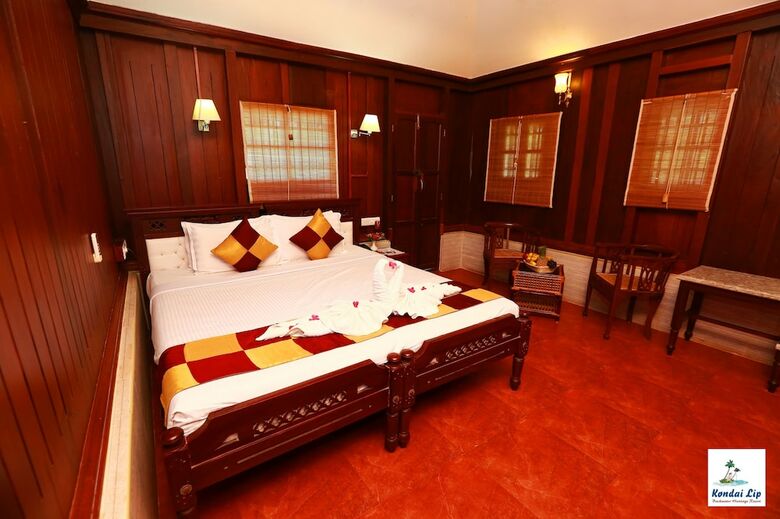 Hotel Kondai Lip Backwater Heritage Resort