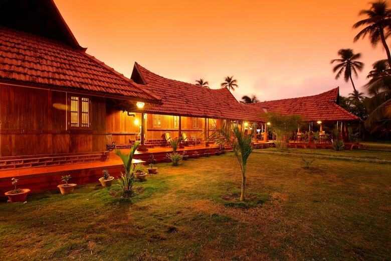 Hotel Kondai Lip Backwater Heritage Resort