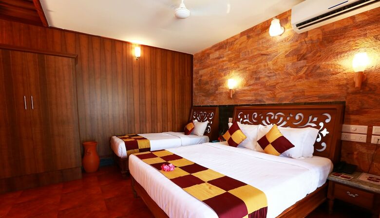 Hotel Kondai Lip Backwater Heritage Resort