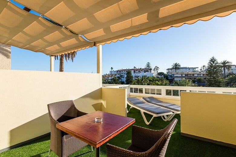 Aparthotel New Folias