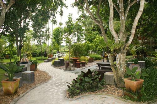 Juntra Resort & Hotel