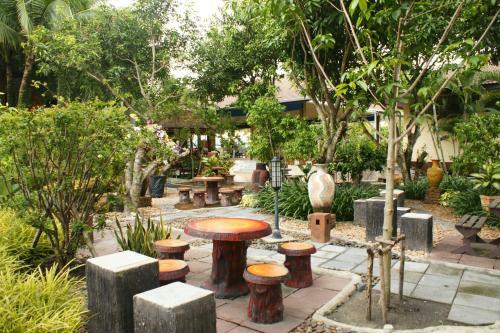 Juntra Resort & Hotel
